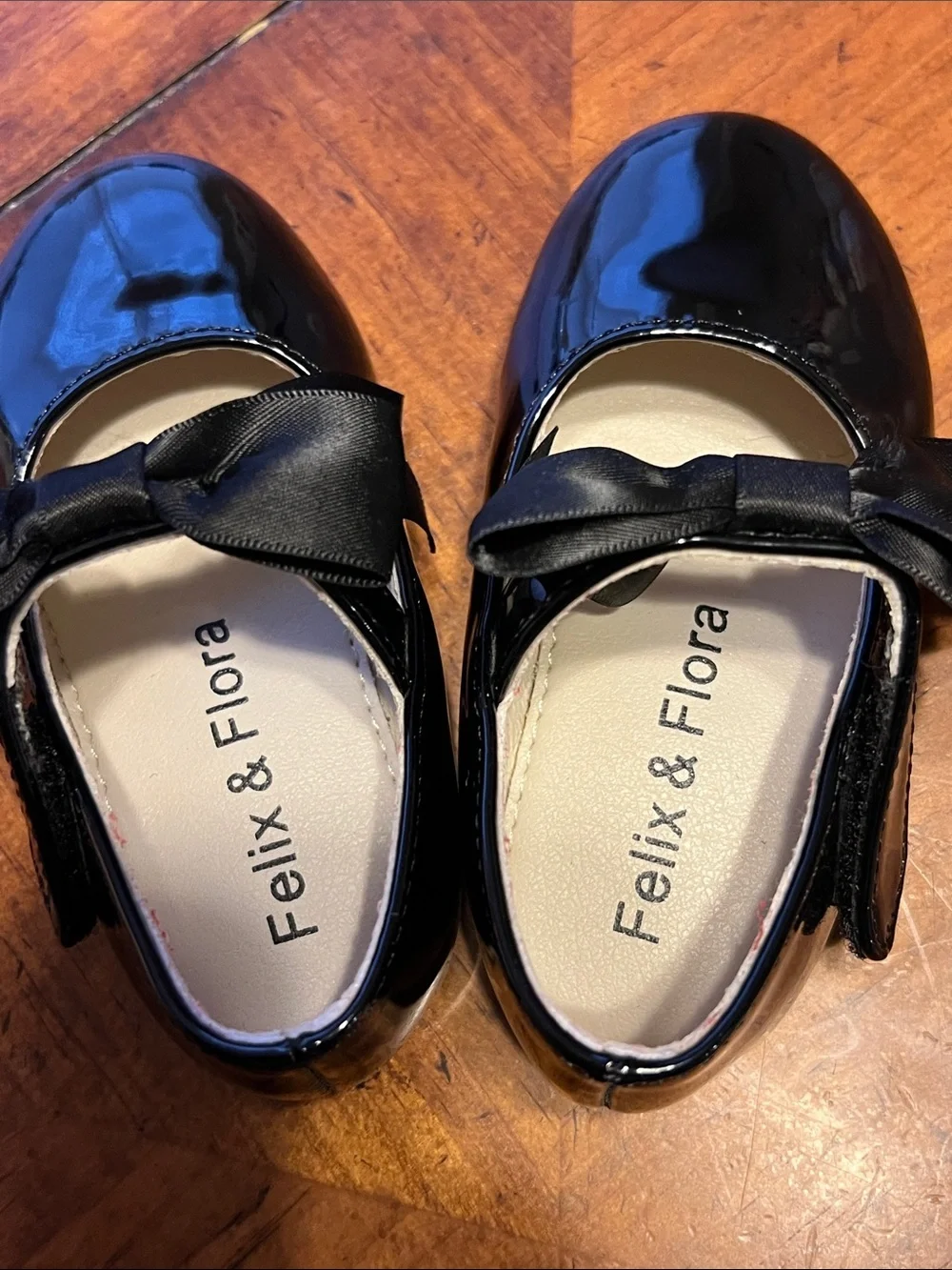 Felix & Flora shiny black